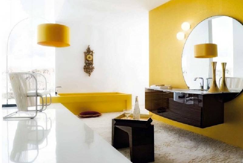 Salle de bain jaune