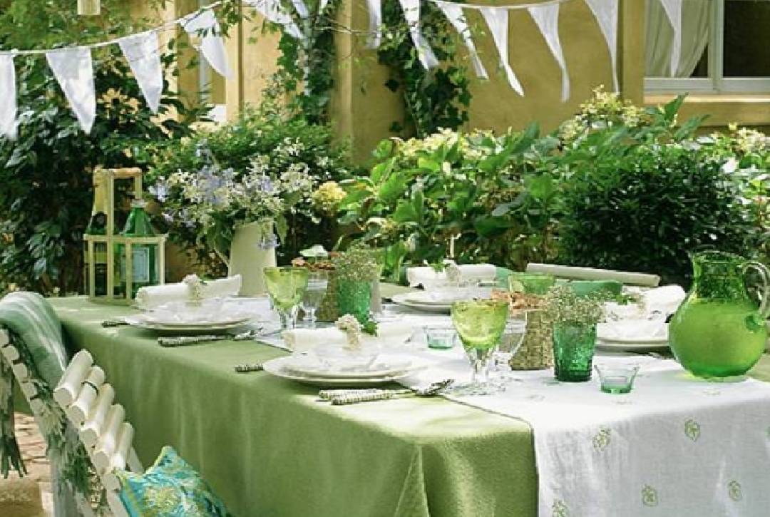 Déco table de jardin vert
