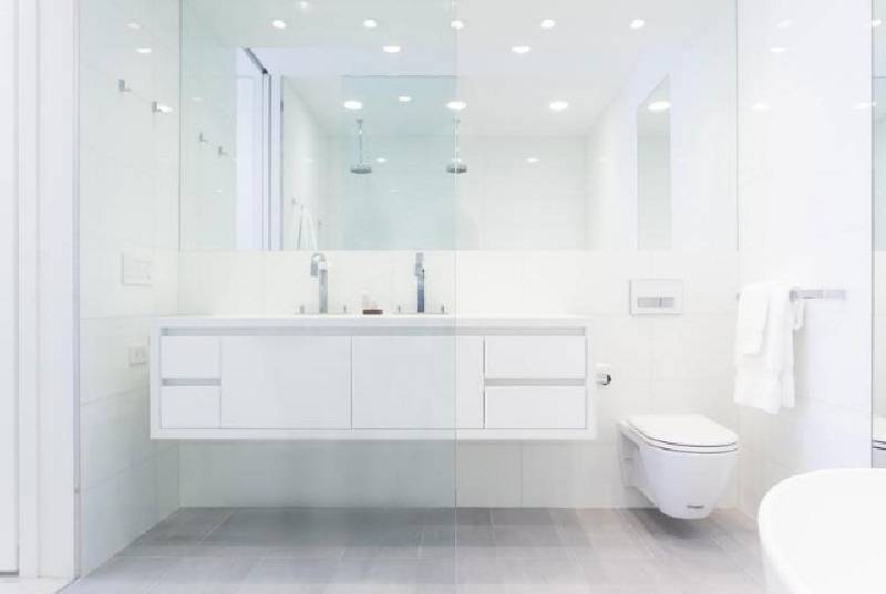 Salle de bain blanc